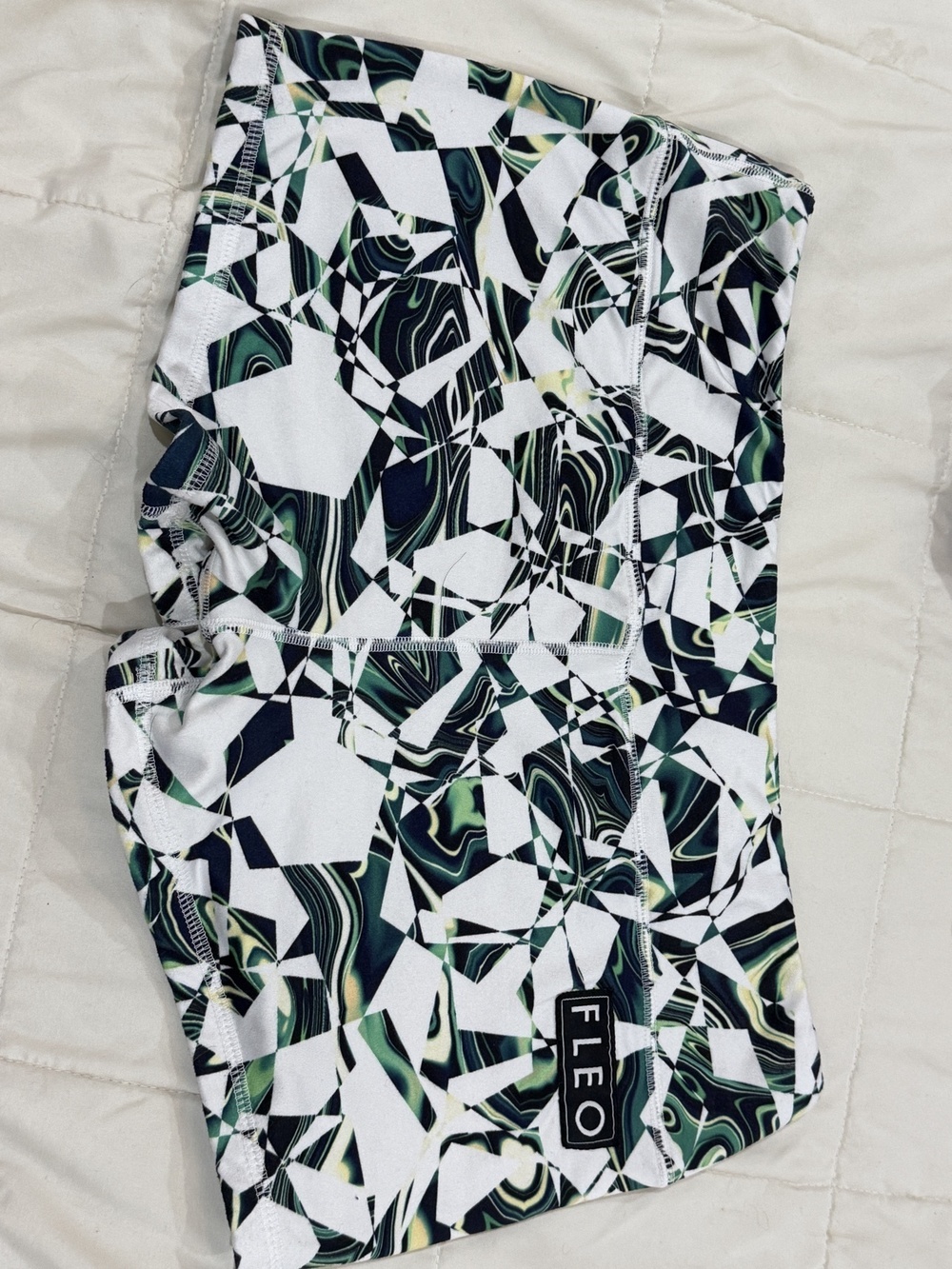 FLEO White Green Geo Shards XL